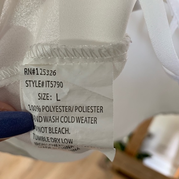 Super cute flowy blouse with caged back - Picture 4 of 4